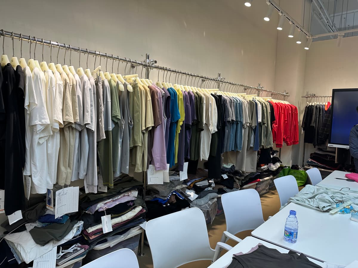 Seasonal display wall